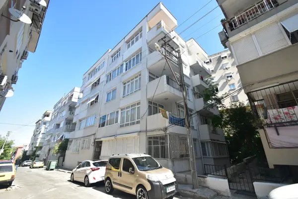 Üçkuyular 14/4 Sokak' da Bakımlı, Doğalgazlı, Manzaralı Satılık Daire